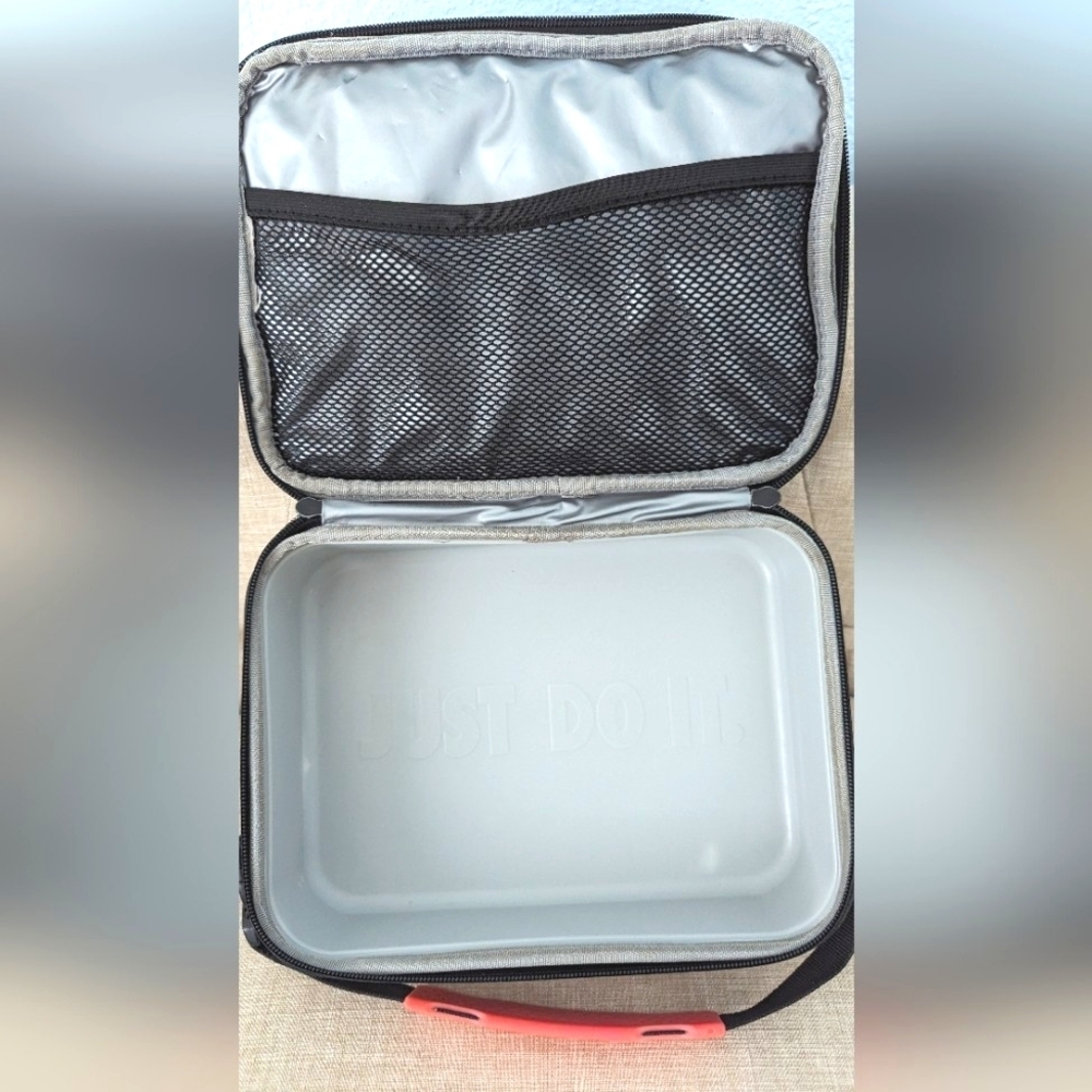 NIKE Lunch Box Insulated With Hard Shell - Picture 12 of 15